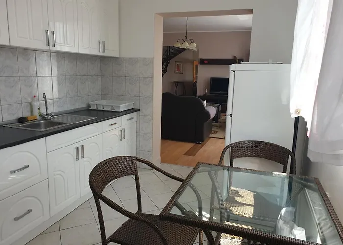 Atrijum * اباتين